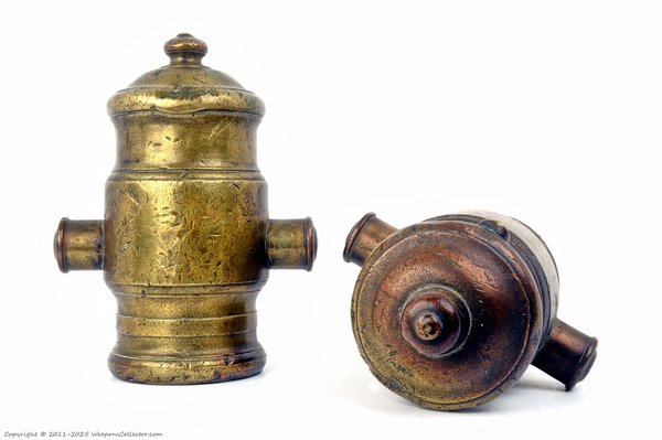 Pair of Miniature Bronze Howitzers - detail 2