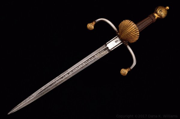 Order of Santiago Left-Hand Parrying Dagger - detail 2