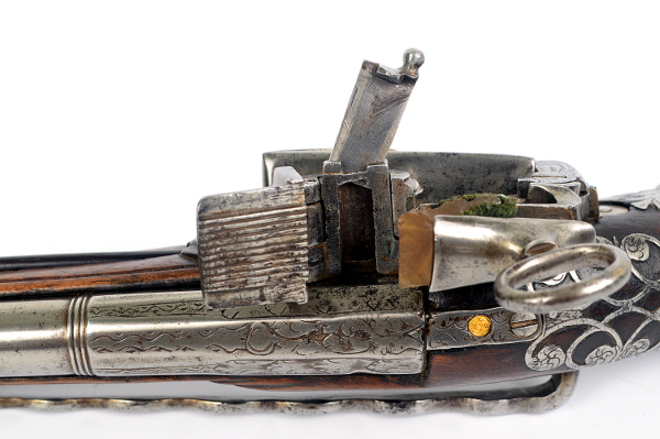 Unusual Over & Under Belt Pistol with Patilla Style Miquelet Lock, c1690 - detail 5